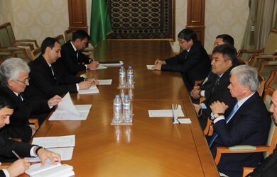 Встреча Генерального секретаря ШОС Р.Алимова с Председателем Центральной комиссии по проведению выборов и референдумов в Туркменистане Г.Мурадовым