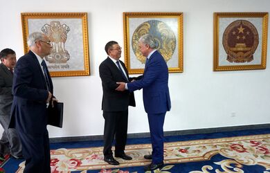Встреча Генерального секретаря ШОС Р. Алимова с Чрезвычайным и Полномочным Послом Монголии в КНР Дамбой Ганхуягом