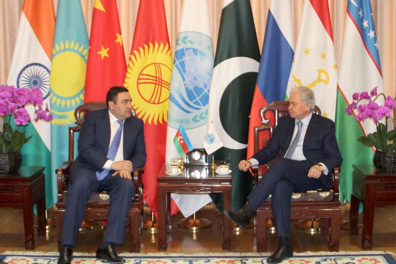 Встреча Генерального секретаря Р.Алимова с Чрезвычайным и Полномочным Послом Азербайджанской Республики в КНР Акрамом Зейналли