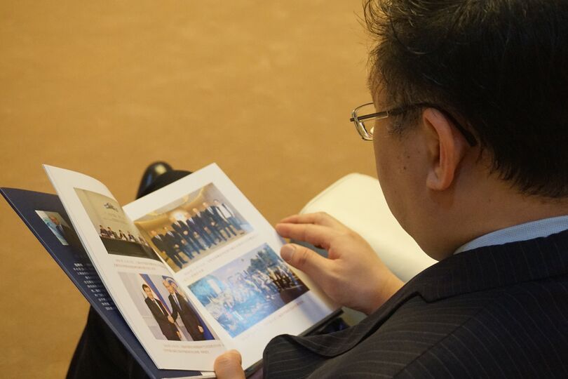 Презентация книги Генерального секретаря ШОС Р.Алимова «ШОС - становление, развитие, перспективы» на китайском языке