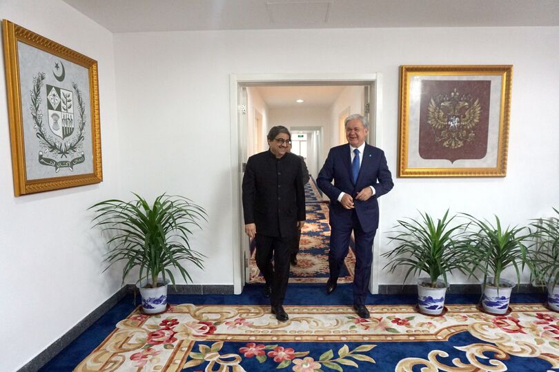 Встреча Генерального секретаря ШОС Р.Алимова с Чрезвычайным и Полномочным Послом Республики Индии в Китае Гаутамом Бамбавале