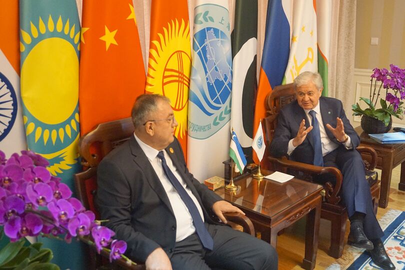 Встреча Генерального секретаря ШОС Р.Алимова с Председателем Верховного суда Республики Узбекистан Козимджаном Камиловым