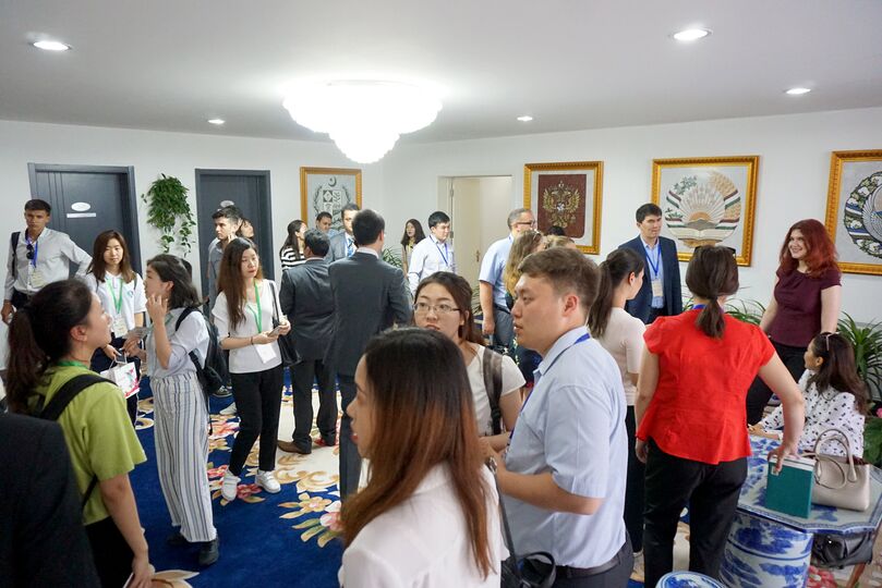 Окунуться в атмосферу ШОС смогли участники Третьего молодежного лагеря ШОС, посетив штаб-квартиру Организации