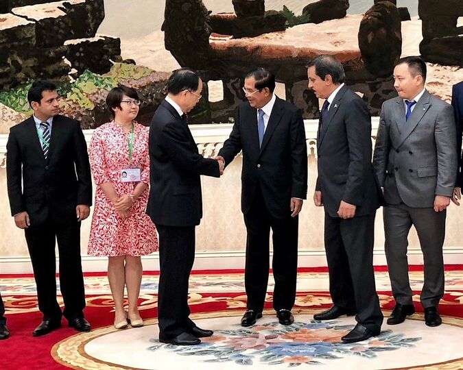 Встреча главы Миссии ШОС посла Ван Кайвэня с Премьер-министром Камбоджи Хун Сеном.