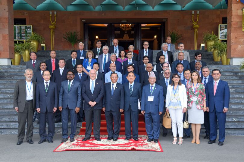 Встреча международных наблюдателей с Председателем Сената Камбоджи - Вибол Чхумом