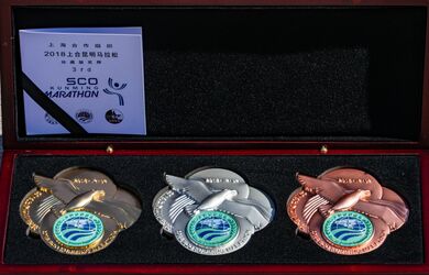 Уникальный комплект медалей для победителей третьего международного Марафона ШОС-2018