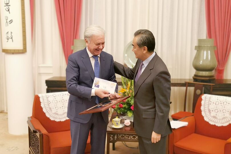 Встреча Генерального секретаря ШОС Р.Алимова с Членом Государственного совета, Министром иностранных дел КНР Ван И