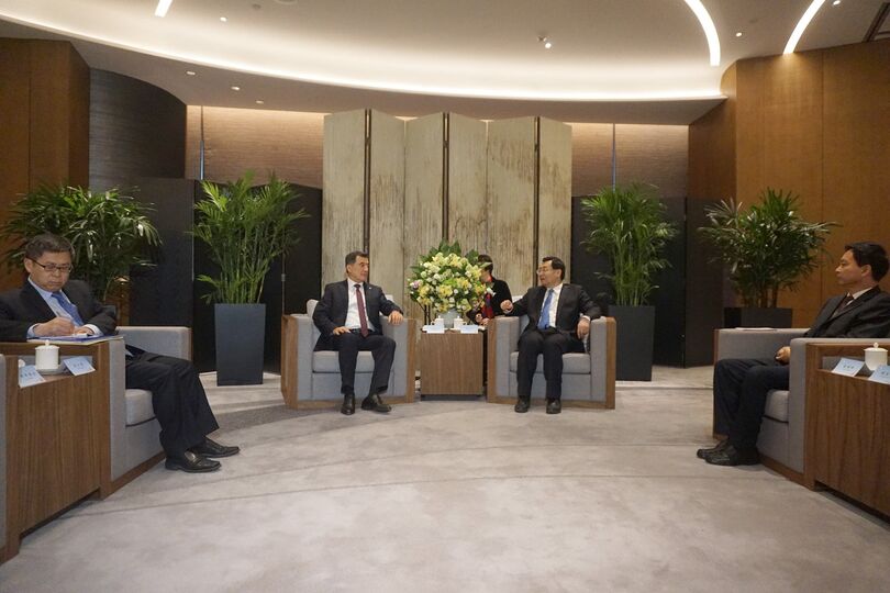Генеральный секретарь ШОС провел встречу с секретарем комитета КПК провинции Шэньси Ху Хэпином