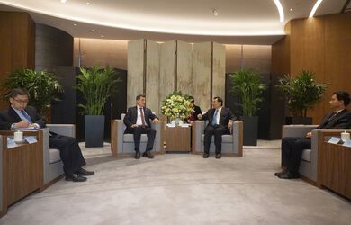 Генеральный секретарь ШОС провел встречу с секретарем комитета КПК провинции Шэньси Ху Хэпином