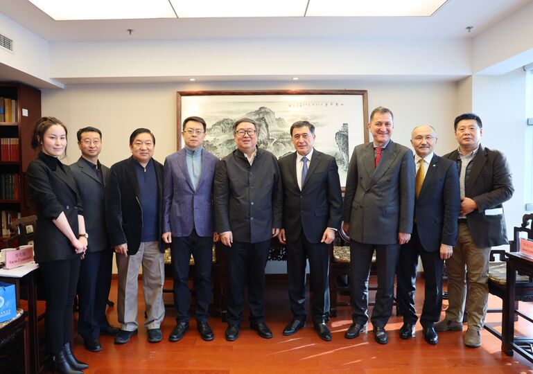 Встреча Генерального секретаря ШОС Владимира Норова с Президентом и Секретарем партийного комитета Китайской академии искусств Хань Цзыюном 