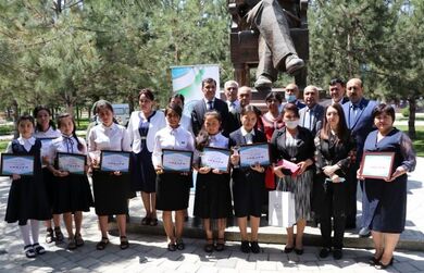 Центр народной дипломатии ШОС в Узбекистане провел конкурс, посвященный 20-летию ШОС