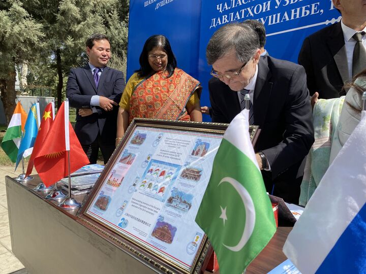 В г.Душанбе состоялась презентация серии тематических почтовых марок и конвертов