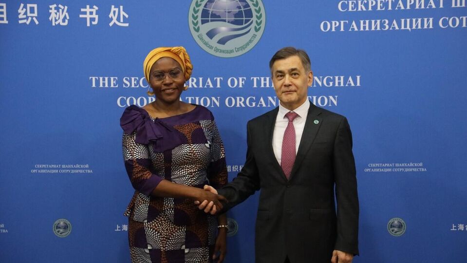 SCO Secretary General Met with Angola's Ambassador