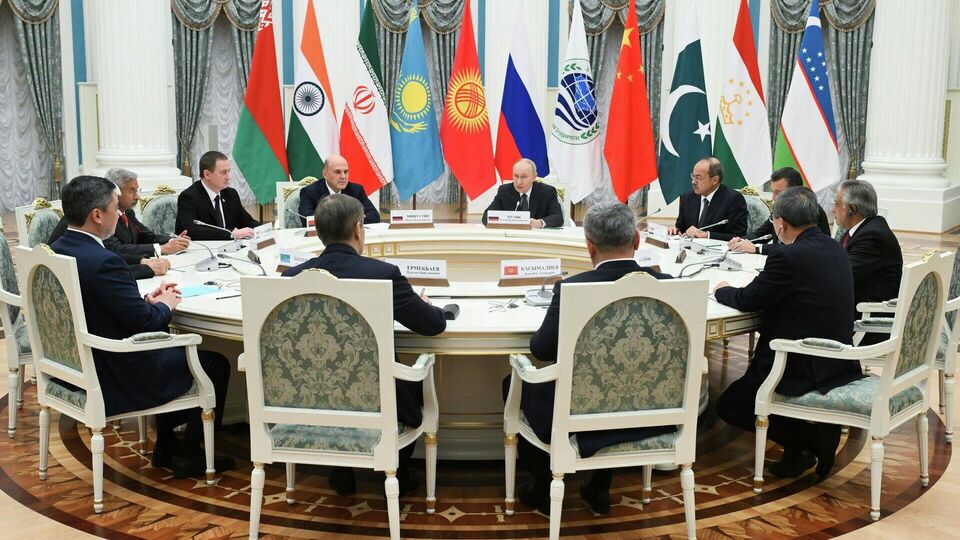 Meeting of the Participants of the SCO Council of Heads of Government Meeting with the President of Russia