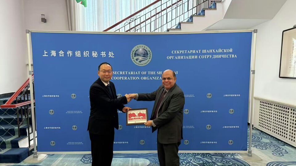 SCO Deputy Secretary-General met with the Vice President of Xi'an Jiaotong University