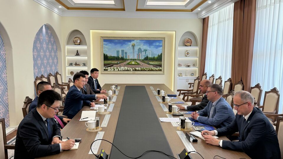 China-SCO Economic and Trade Institute Representatives visit the SCO Secretariat in Beijing