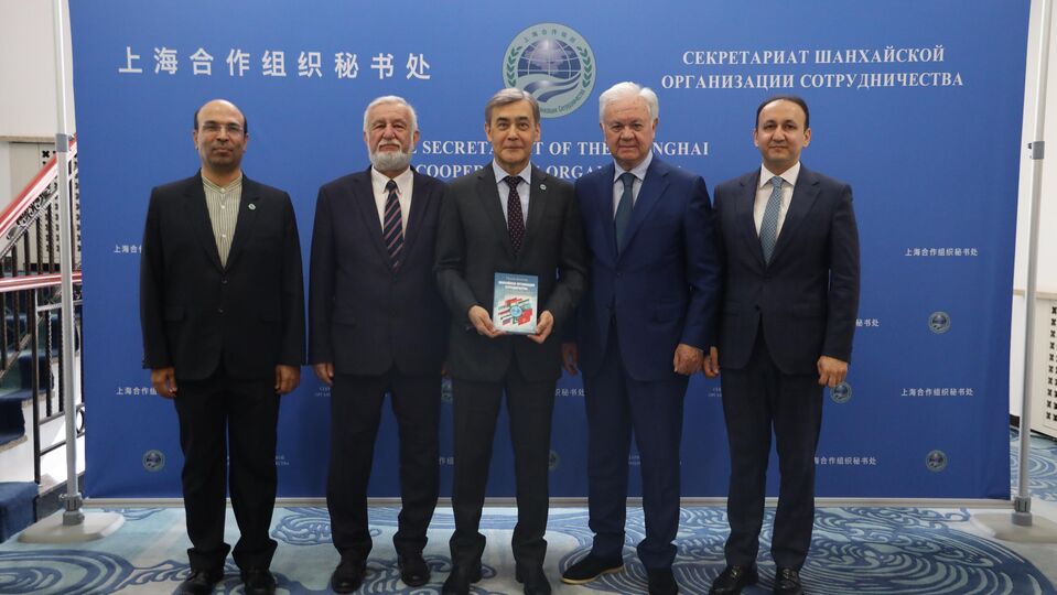 A ceremony of Books Handover was held at the SCO Secretariat