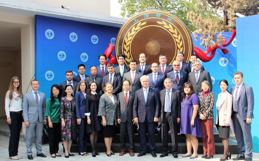 Сотрудники Секретариата ШОС