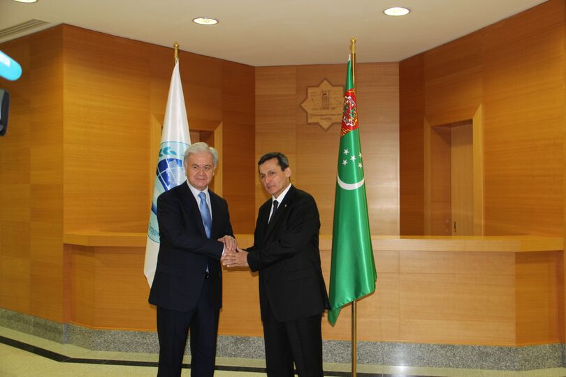  Встреча Генерального секретаря ШОС Р.Алимова с Министром иностранных дел Туркменистана Р.Мередовым