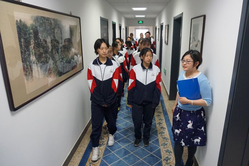 Ровесники ШОС посетили Штаб-квартиру Организации