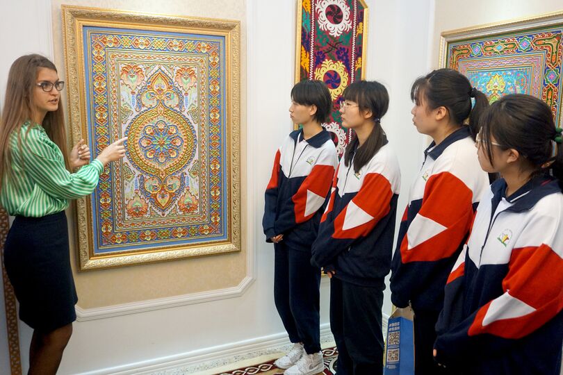 Ровесники ШОС посетили Штаб-квартиру Организации