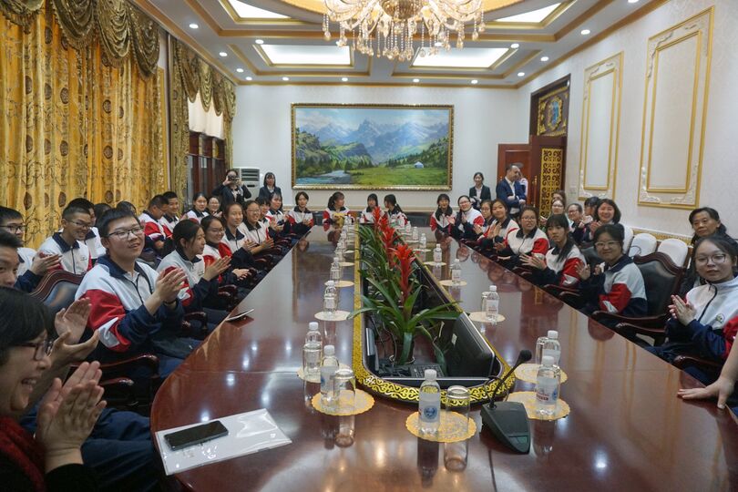 Ровесники ШОС посетили Штаб-квартиру Организации