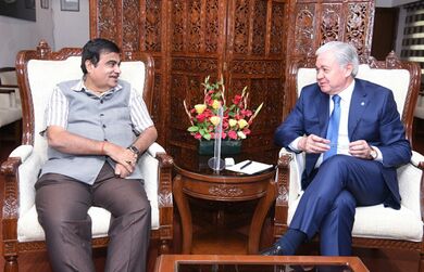 Встреча Генерального секретаря ШОС Рашида Алимова с Министром автомобильного транспорта и автомобильных дорог, судоходства и водных ресурсов, развития рек и Ганги Республики Индия Нитином Гадкари